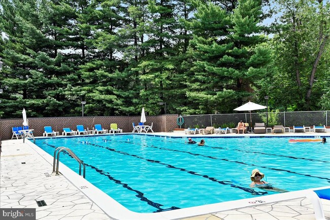 Building Photo - 3800 Powell Ln