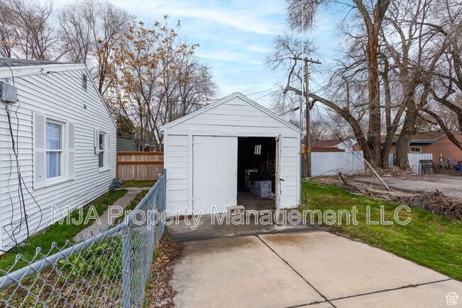 Building Photo - 3304 S 460 E