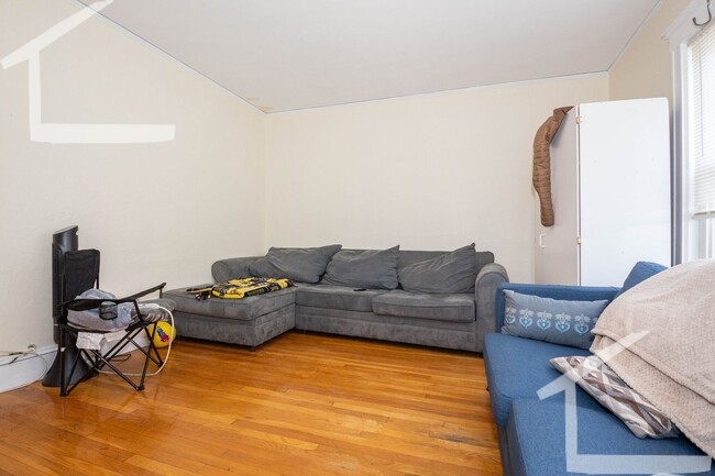 Building Photo - 9/1 Huge 4BR/2BA near Comm Ave, Brighton C...