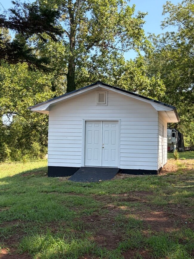 Building Photo - 206 Reece Mill Rd