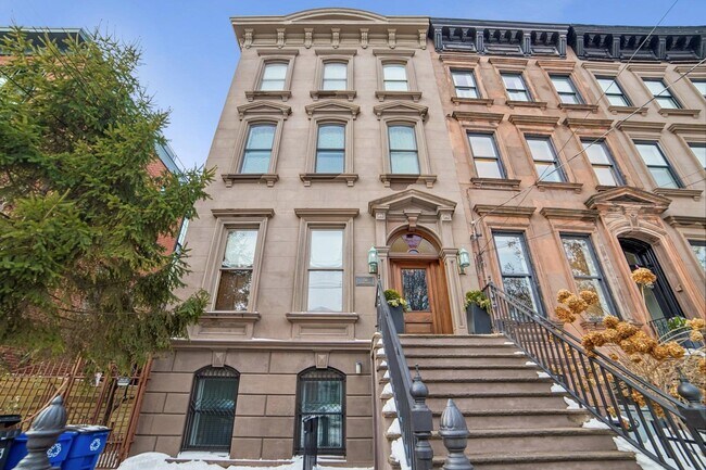 Building Photo - 716 Hudson St