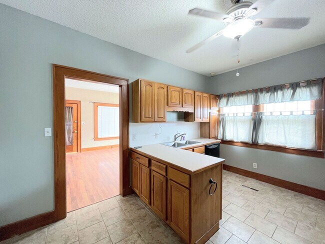 Building Photo - Spacious 3 bedroom home with finished base...