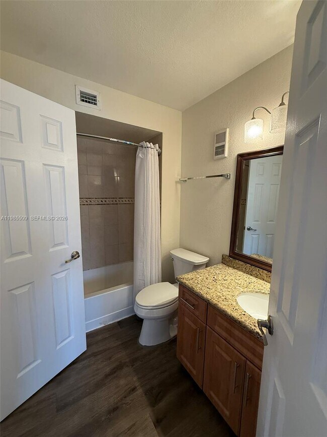 Building Photo - 731 Vista Isles Dr