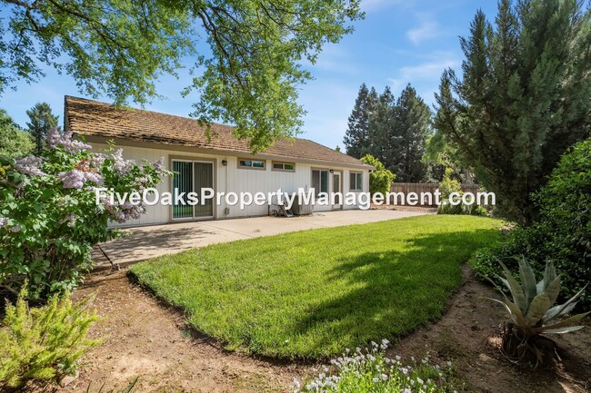 Building Photo - 3301 Burberry Way
