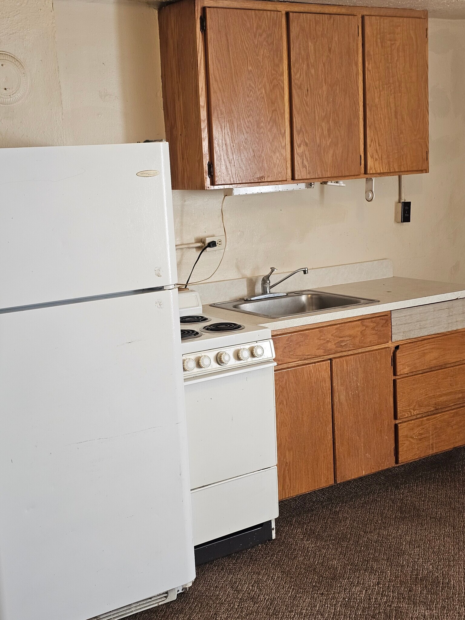 Building Photo - 393 S Eastern Ave