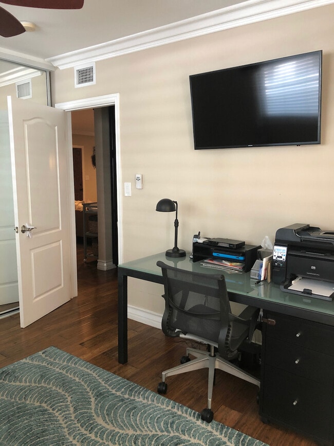 Building Photo - 2118 Ernest Ave