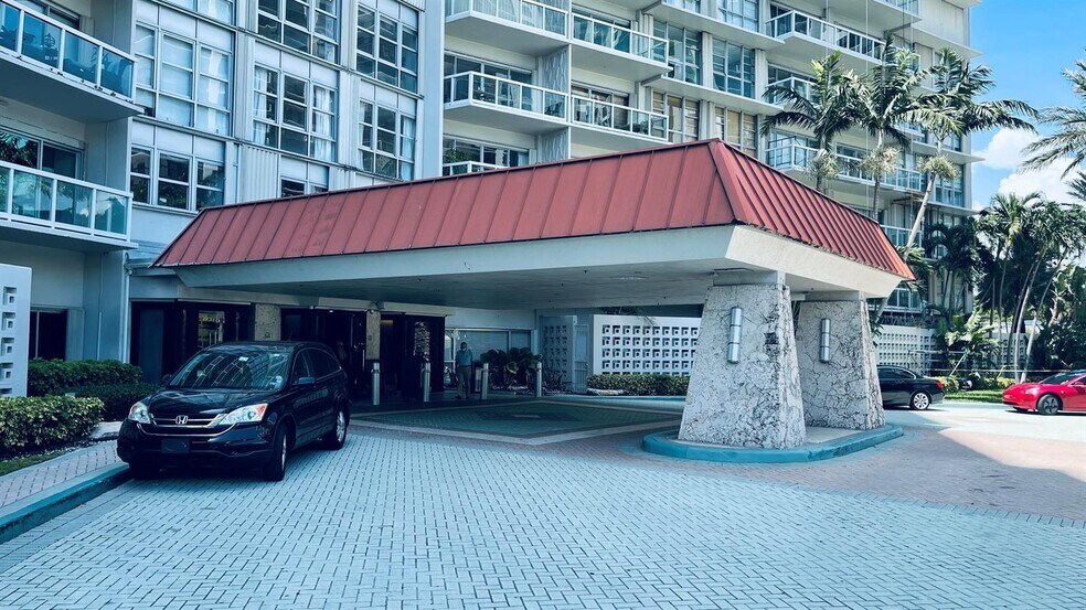 Building Photo - 2451 Brickell Ave