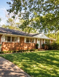 Building Photo - 933 Karen Rd