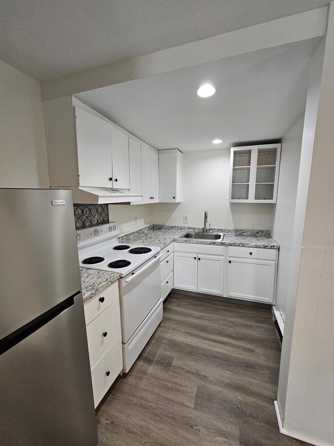 Building Photo - 47 Highland St