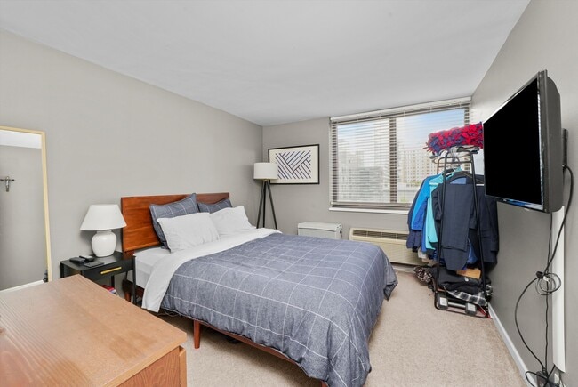 Building Photo - 1221 N Dearborn St