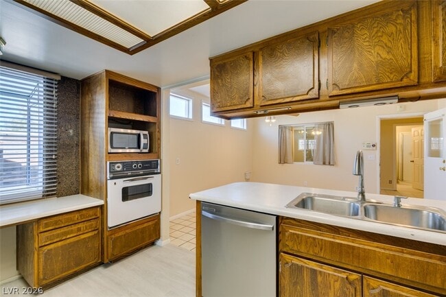 Building Photo - 5 Mallory St