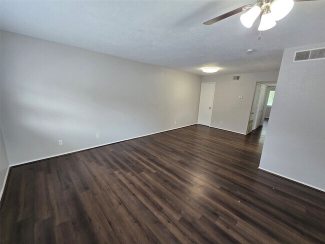 Building Photo - 5628 Birchmont Dr