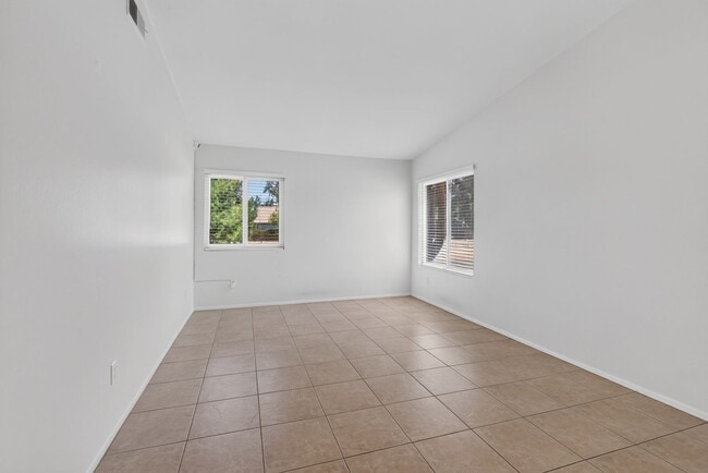 Building Photo - 263 Greenbriar Ct