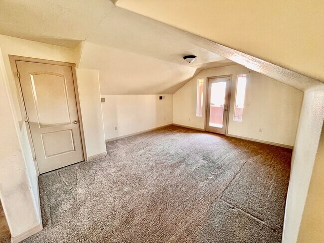 Building Photo - Six-Bedroom in Washington Fields