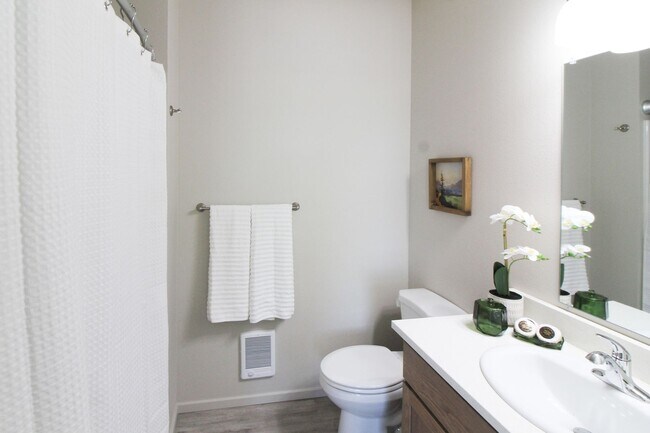 Building Photo - 2 bedroom, 2 bath apartment home in Othello
