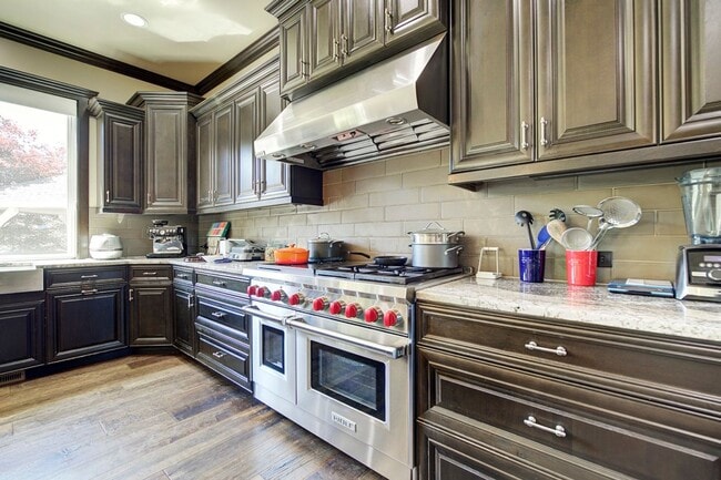 Building Photo - 5Bd/4.5Ba Sammamish Home