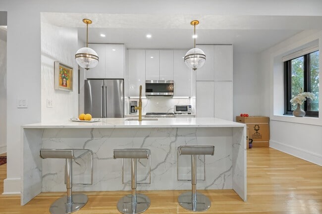 Building Photo - 47 Lafayette Pl