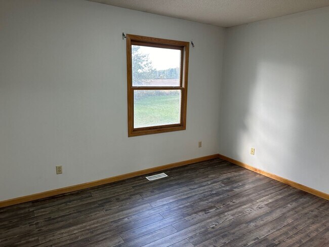 Building Photo - 6583-6585 Niagara Cir.