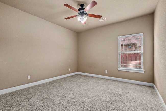 Building Photo - 4301 SW Beech Ln