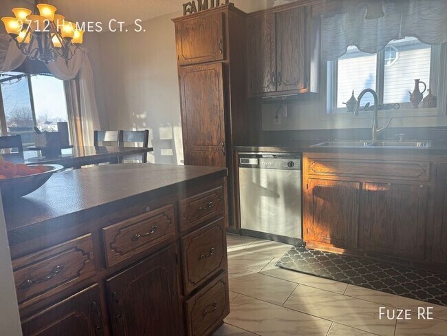 Building Photo - 9712 Hames Ct S