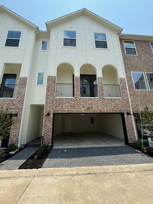 Building Photo - 3013 Hicks St