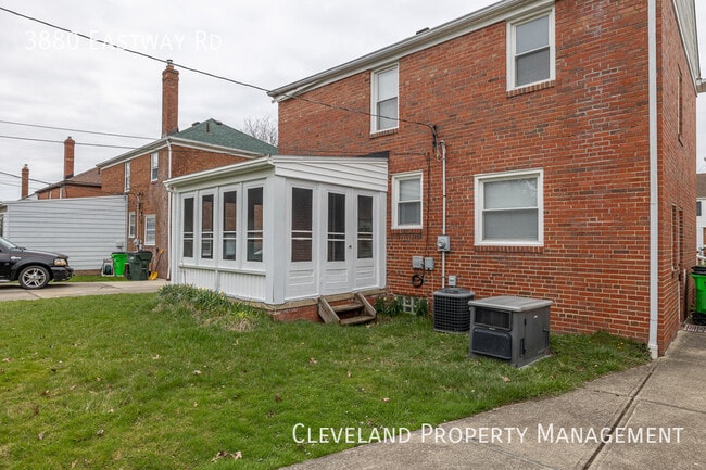 Building Photo - Large South Euclid Colonial