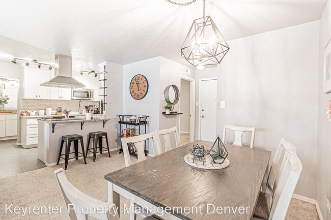 Building Photo - 2 br, 1 bath House - 700 N Washington St #207