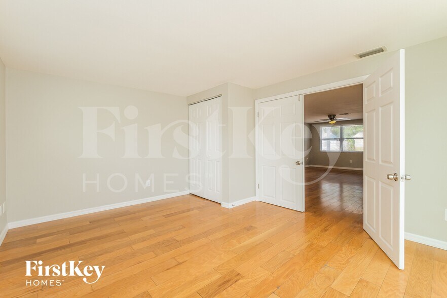 Building Photo - 9115 St Regis Ln