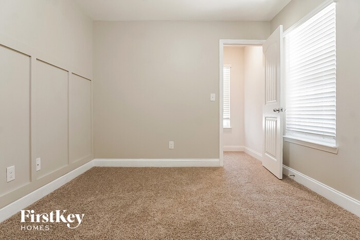 Building Photo - 2043 Village Ridge Cir