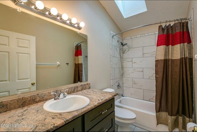 Building Photo - 453 Island View Cir