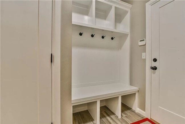 Building Photo - Stunning 4 Bed, 3 (Full) Bath in Norman