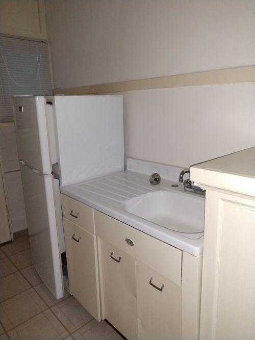 Building Photo - 1440 W Thorndale Ave