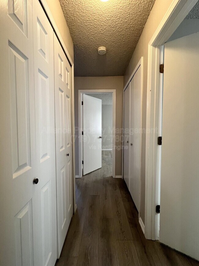 Building Photo - 4427 Hunting Meadows Cir