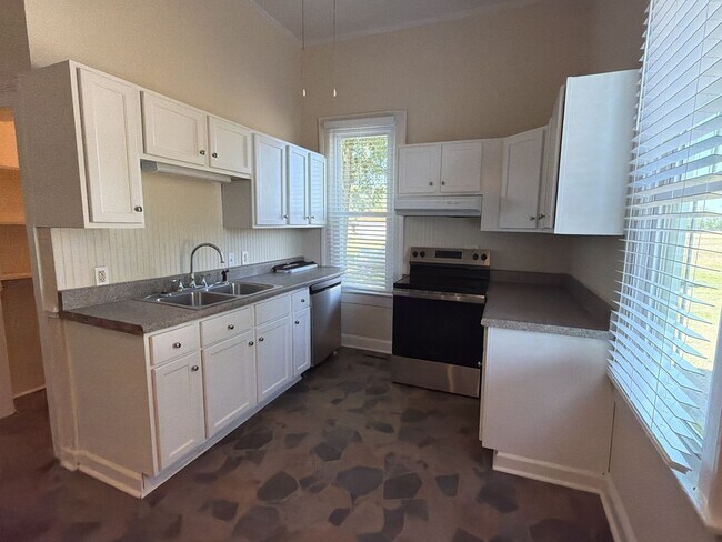 Building Photo - RENTAL HOME 3BD/2BTH