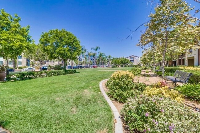 Building Photo - Tri-Level Townhome Condo for Rent – 2 Bed,...