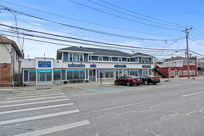 Building Photo - 14 Bayville Ave
