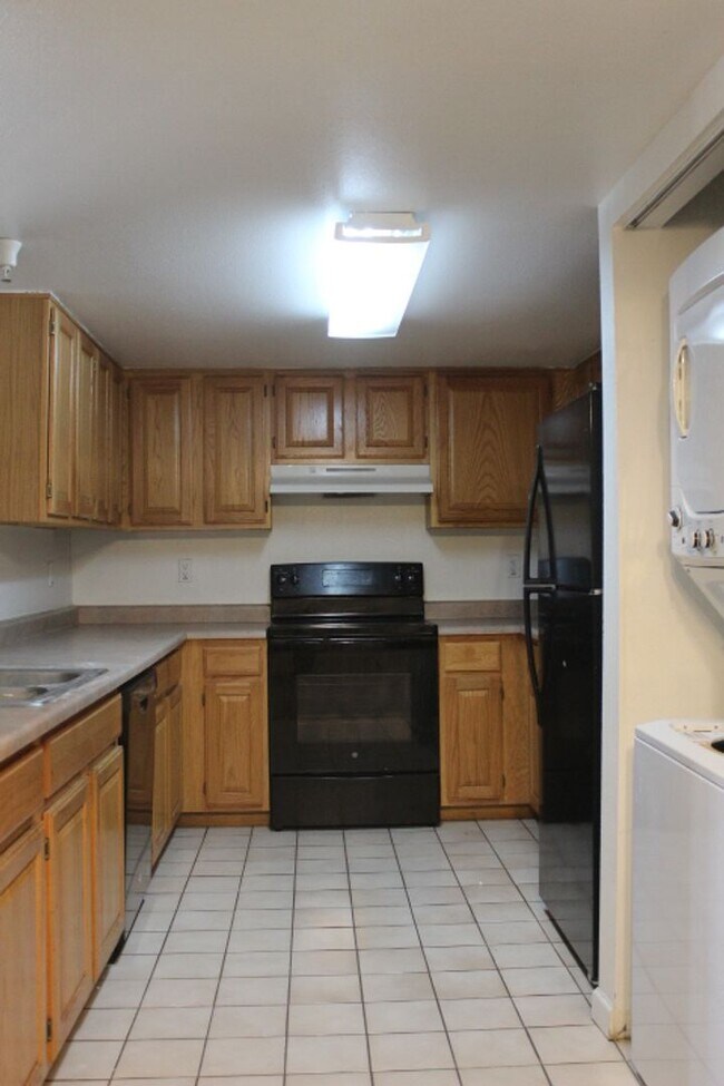 Building Photo - MOVE IN INCENTIVE - Two Weeks Free!!
