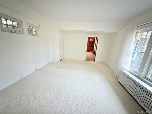 Building Photo - 34 Maple Ave