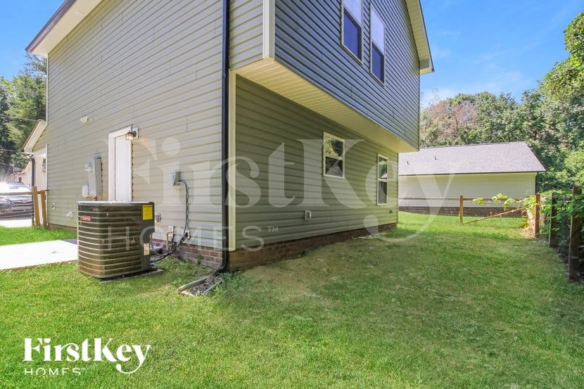 Building Photo - 665 Wilson St