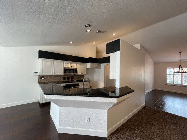 Building Photo - Beautiful Southside Visalia Home! Coming Soon!