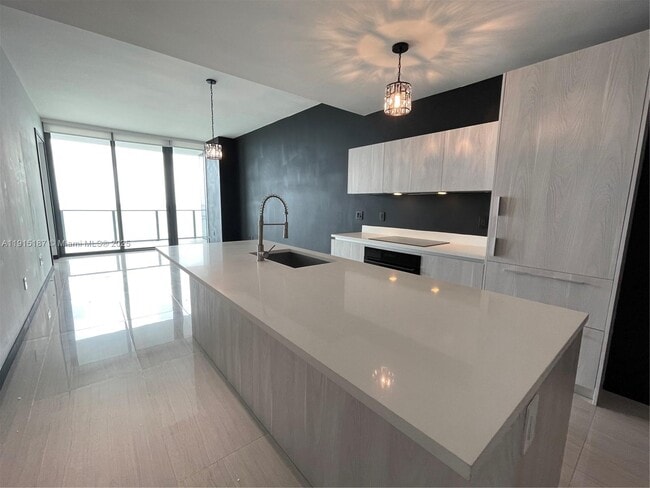 Building Photo - 480 NE 31st St