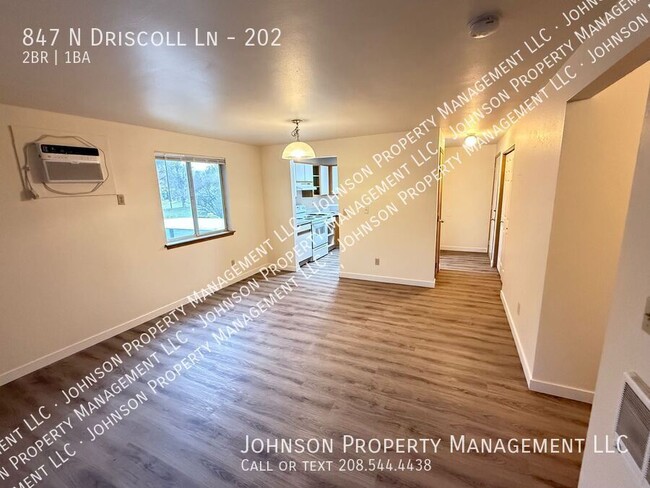 Building Photo - Nice upstairs apartment near Whitewater Park.