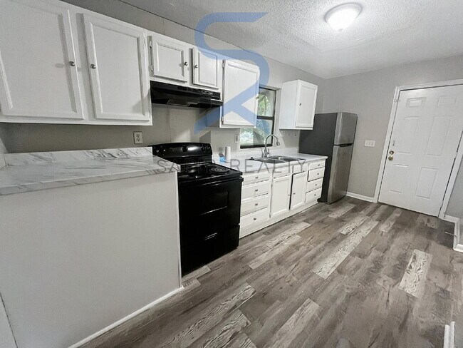 Building Photo - 2262 Jernigan Dr SE