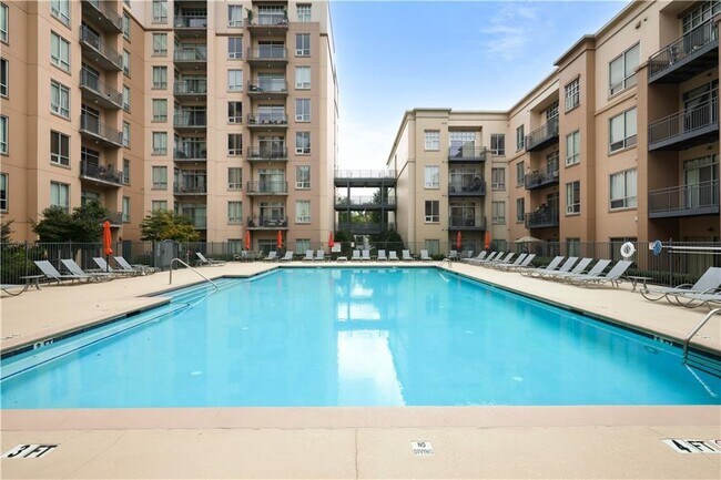 Building Photo - 711 Cosmopolitan Dr NE
