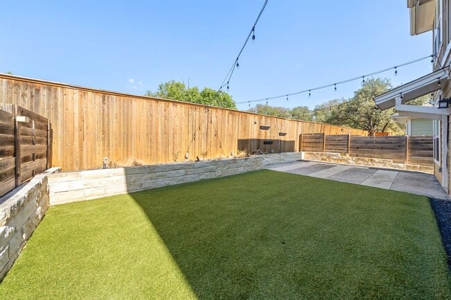 Building Photo - 1406 Casa Dr