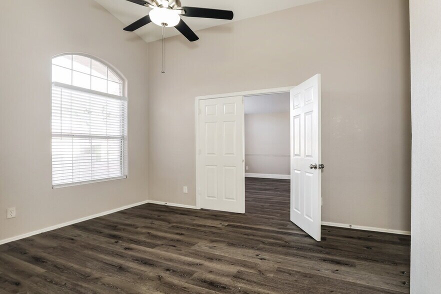 Building Photo - 4243 E Balsam Ave