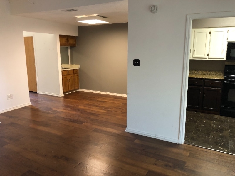 Building Photo - 526 Oakridge Dr