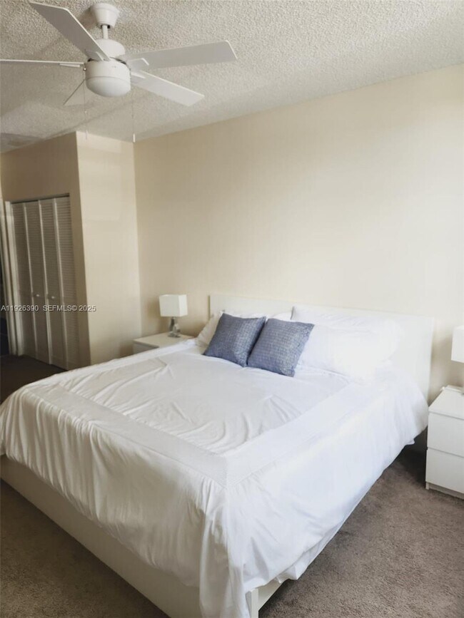 Building Photo - 19655 E Country Club Dr