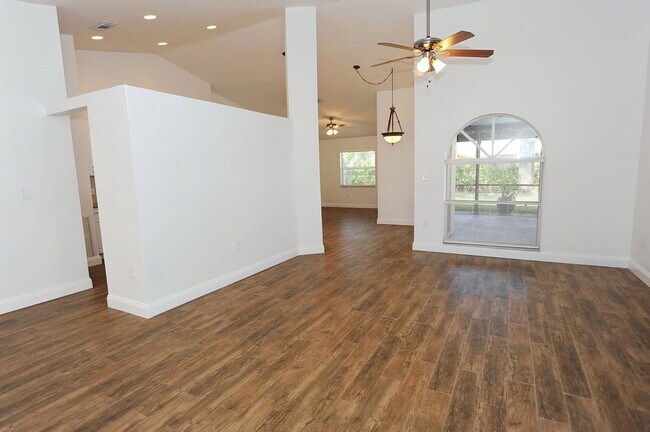 Building Photo - ANNUAL RENTAL: 3 Bedroom Single Family Home in North Naples