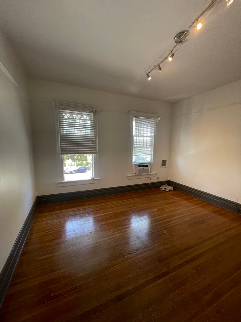 Building Photo - 2824 Menlo Ave